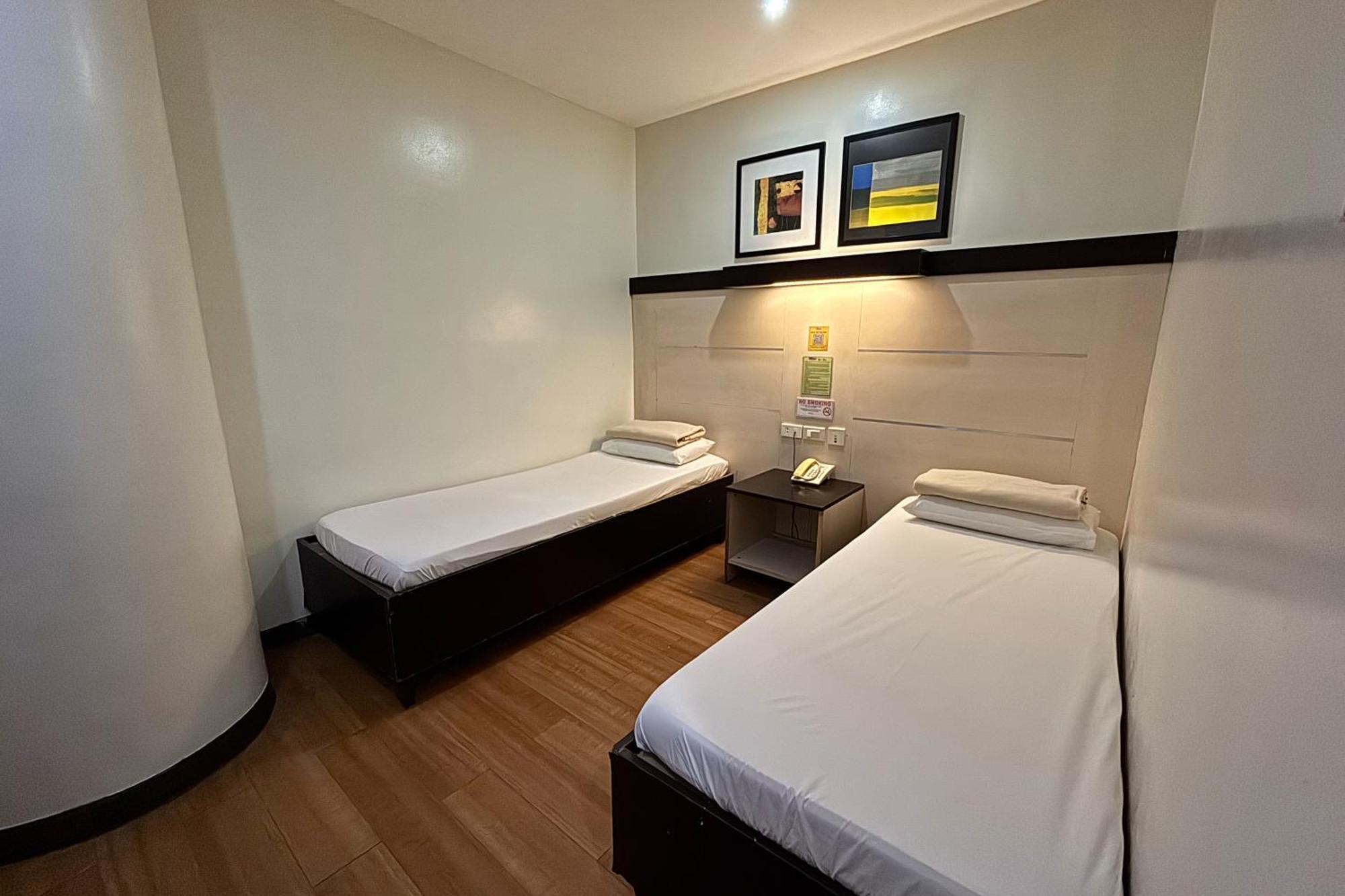 Sugbutel Family Hotel Cebu Powered By Cocotel Exterior photo