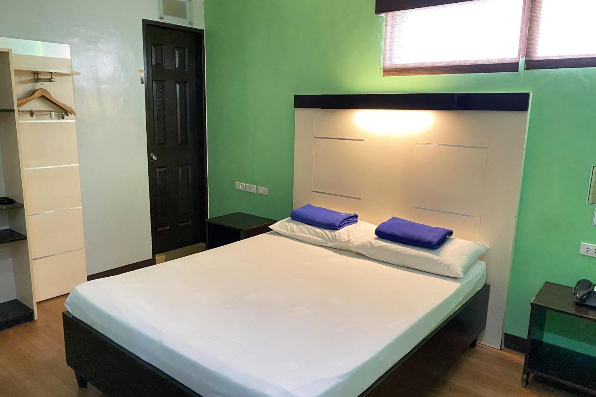 Sugbutel Family Hotel Cebu Powered By Cocotel Exterior photo