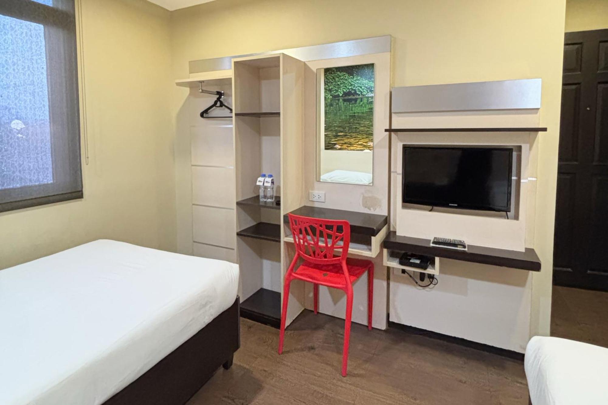 Sugbutel Family Hotel Cebu Powered By Cocotel Exterior photo