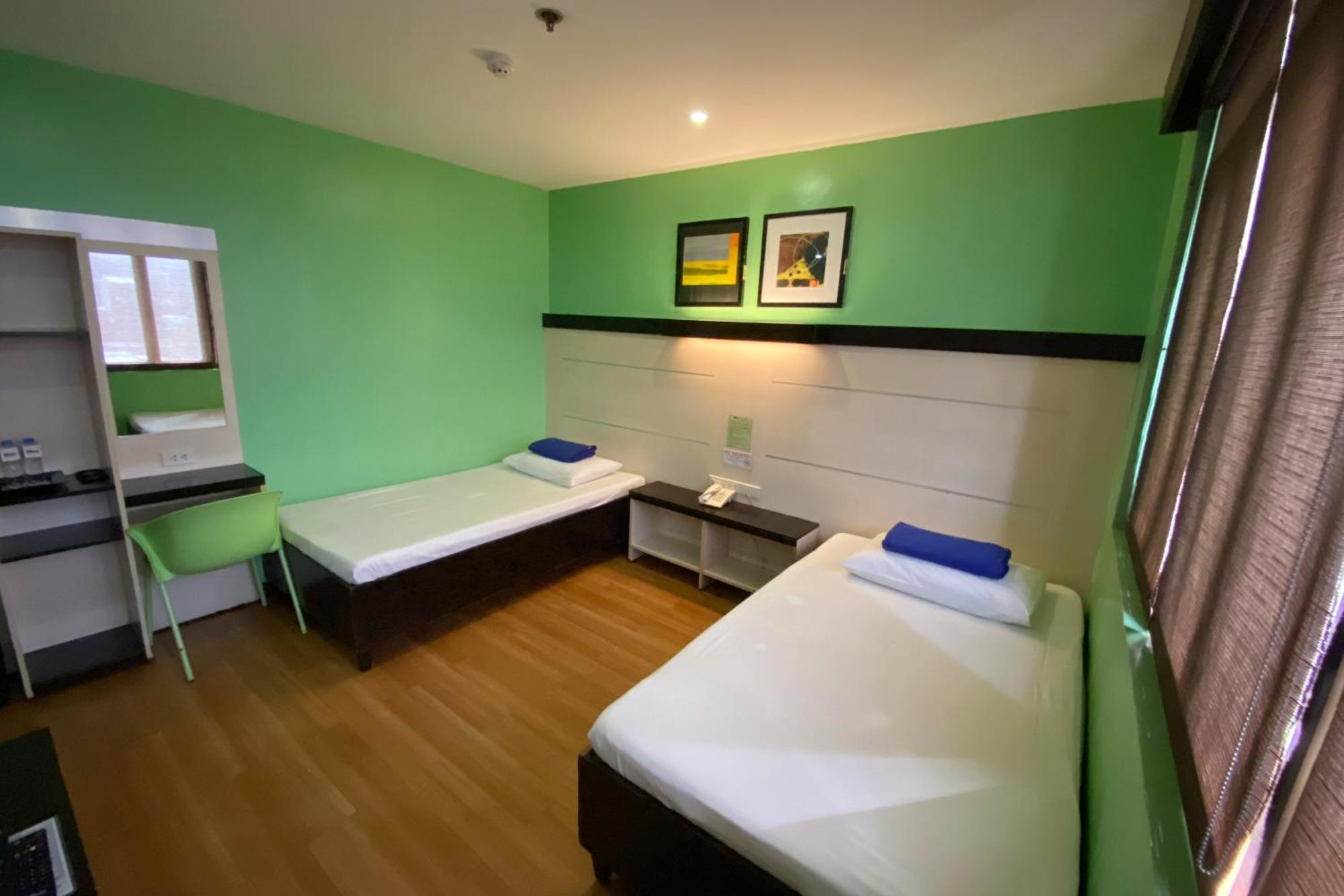 Sugbutel Family Hotel Cebu Powered By Cocotel Exterior photo