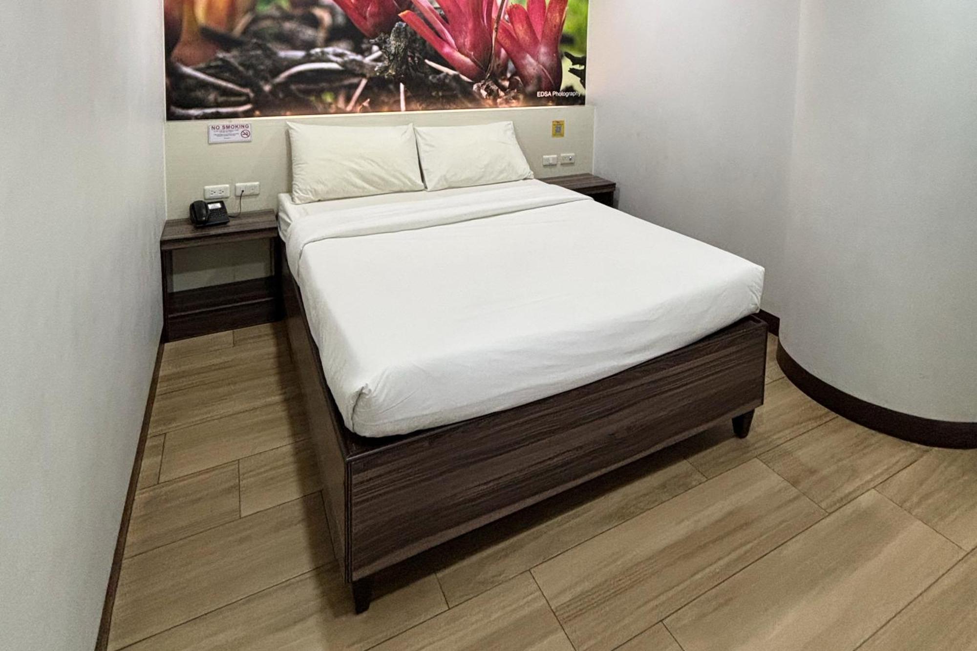 Sugbutel Family Hotel Cebu Powered By Cocotel Exterior photo