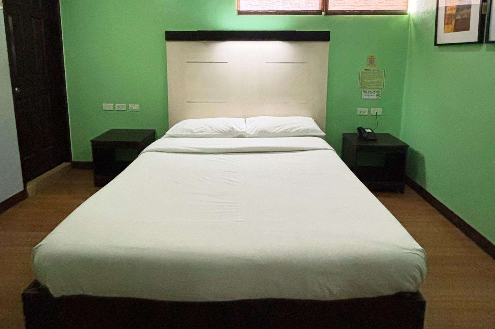 Sugbutel Family Hotel Cebu Powered By Cocotel Exterior photo