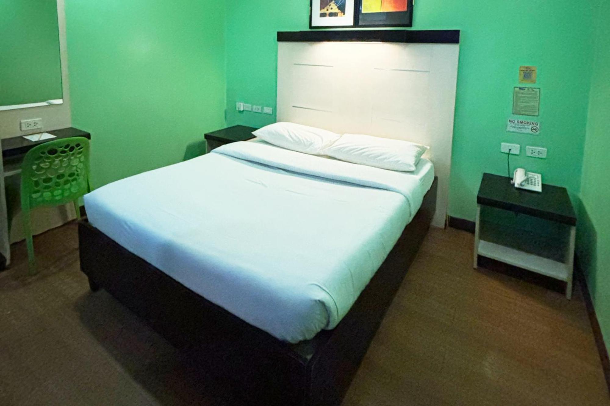 Sugbutel Family Hotel Cebu Powered By Cocotel Exterior photo
