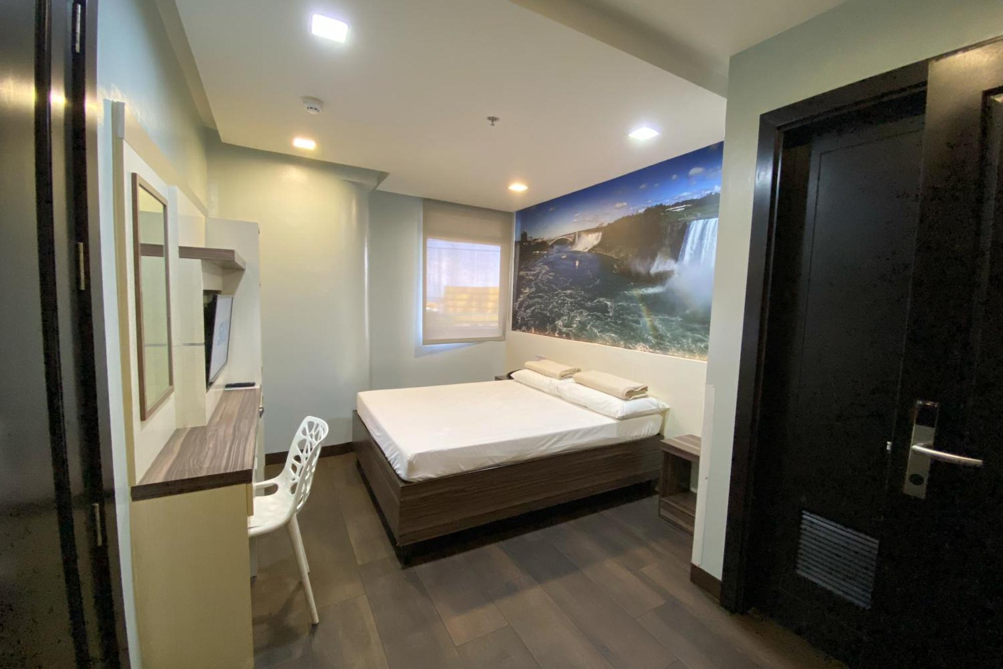 Sugbutel Family Hotel Cebu Powered By Cocotel Exterior photo