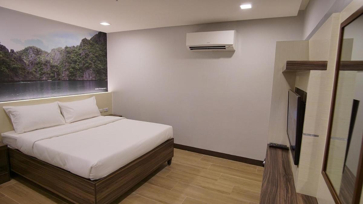 Sugbutel Family Hotel Cebu Powered By Cocotel Exterior photo